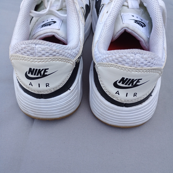 Nike Air White and Black Sneakers with Leopard Accent Size 6 - Picture 6 of 9